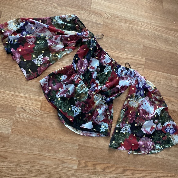 NWT off the shoulder cropped top with bell sleeves - Picture 5 of 7